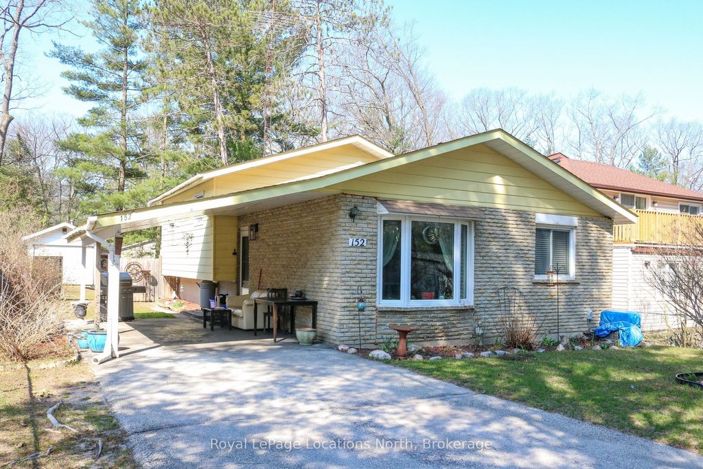 Photo of 152 Melrose Avenue, Wasaga Beach, ON L9Z 2T1 (MLS # S13045224)