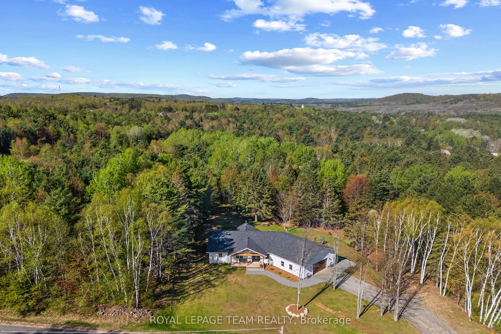 Photo of 36 Hillcrest Avenue, Killaloe, Hagarty and Richards, ON K0J 1N0 (MLS # X13181588)