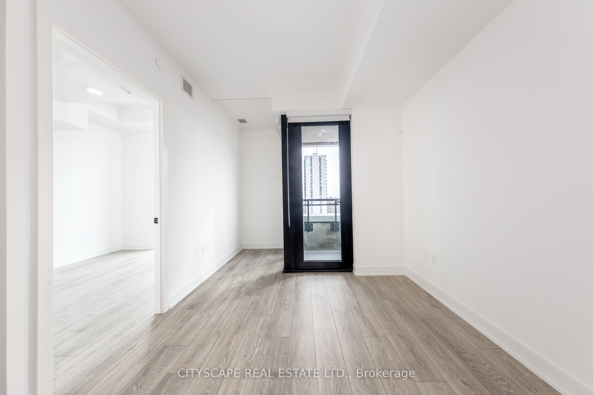 758 Dovercourt Road W 605