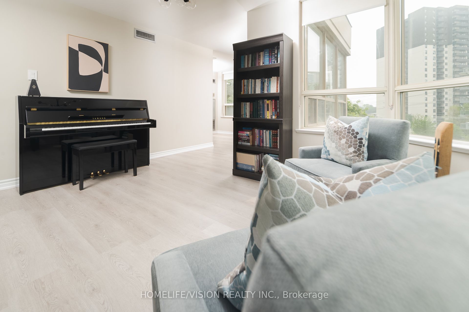 7 Townsgate Drive 413