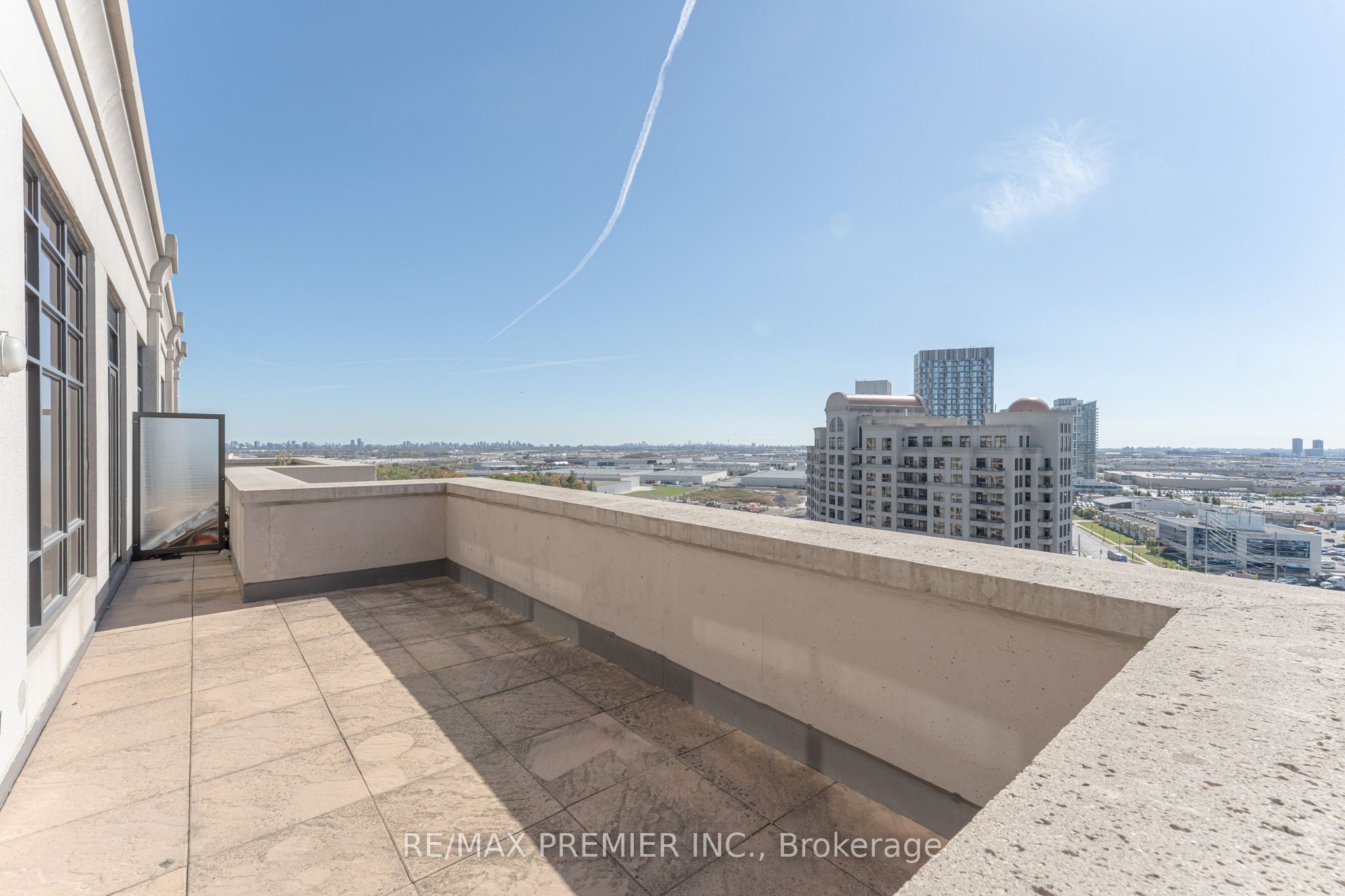 9235 Jane Street PH04