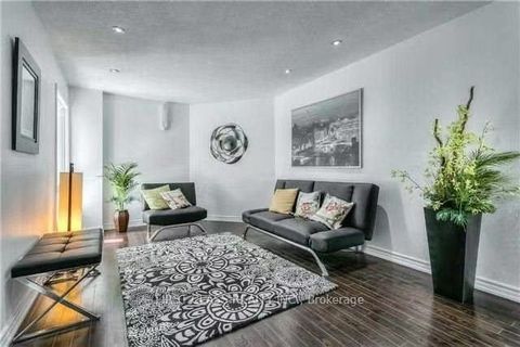 9 Upton Crescent Upper Markham ON L3R 3T3