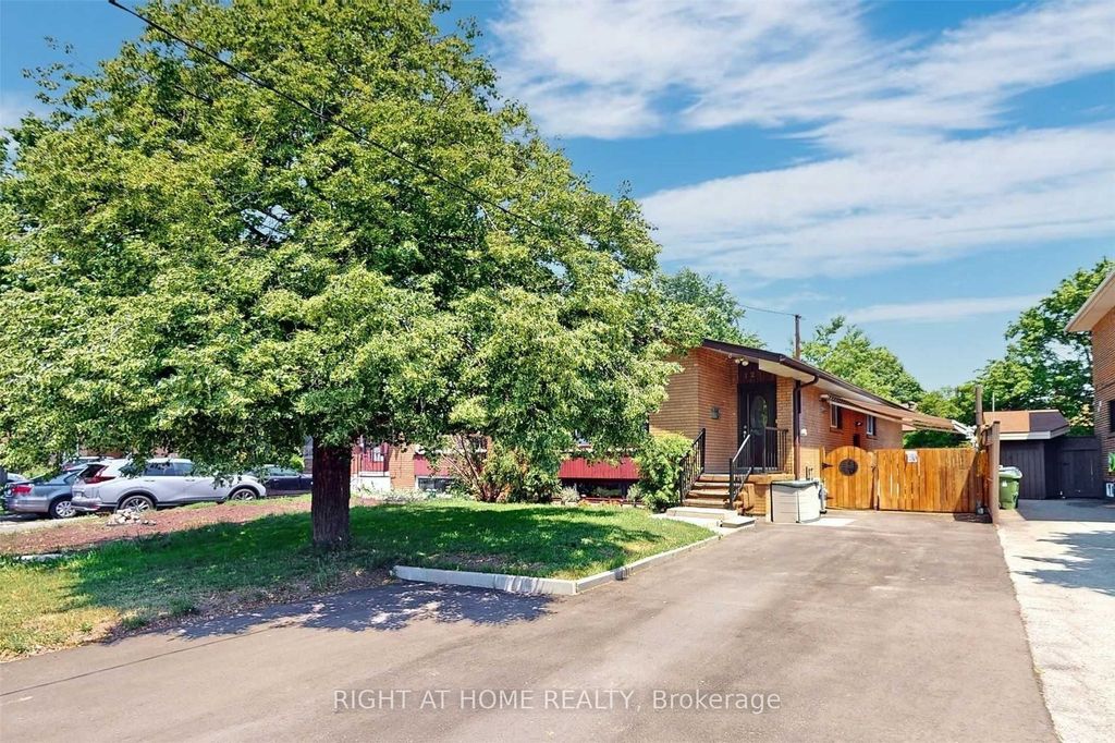 Photo of 125 Fortrose Crescent, Toronto, ON M3A 2H2 (MLS # C12553628)