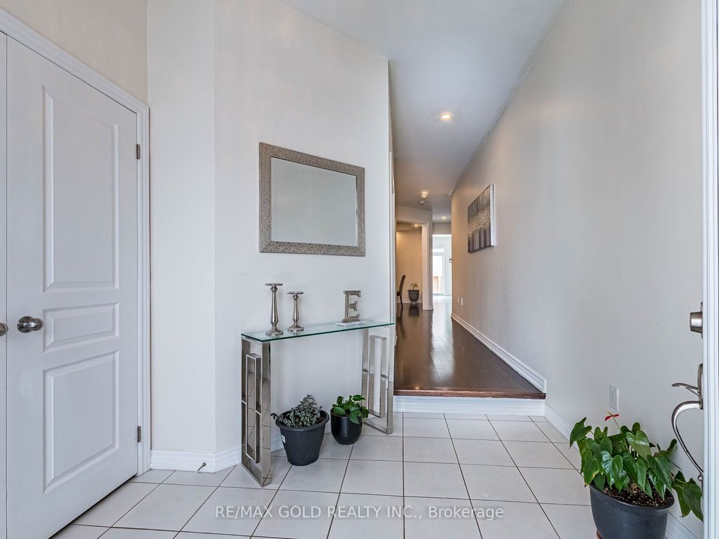 Photo of 520 Veterans Drive, Brampton, ON L7A 5A7 (MLS # W12654448)