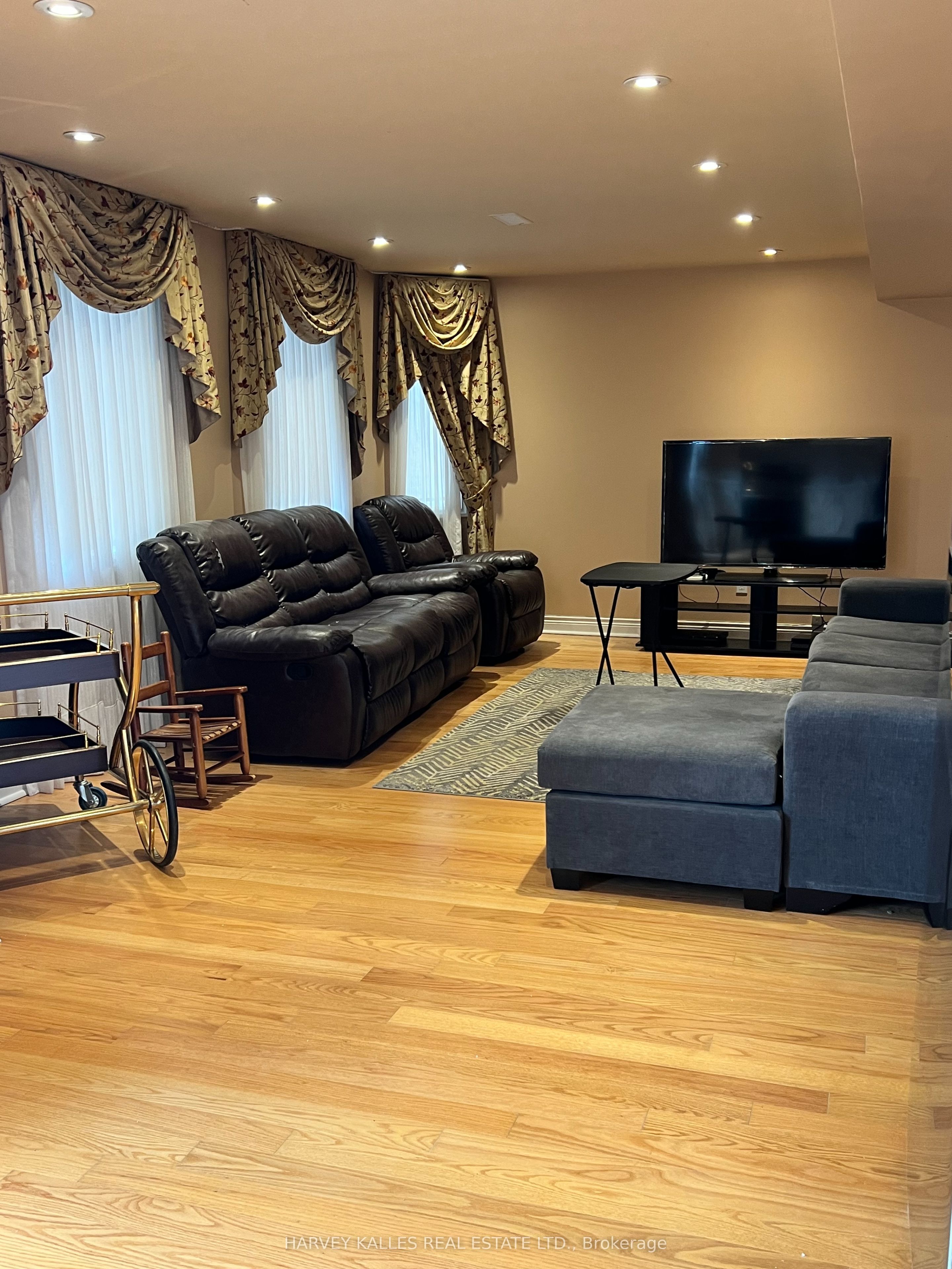 44 Ann Louise Crescent Bsmt