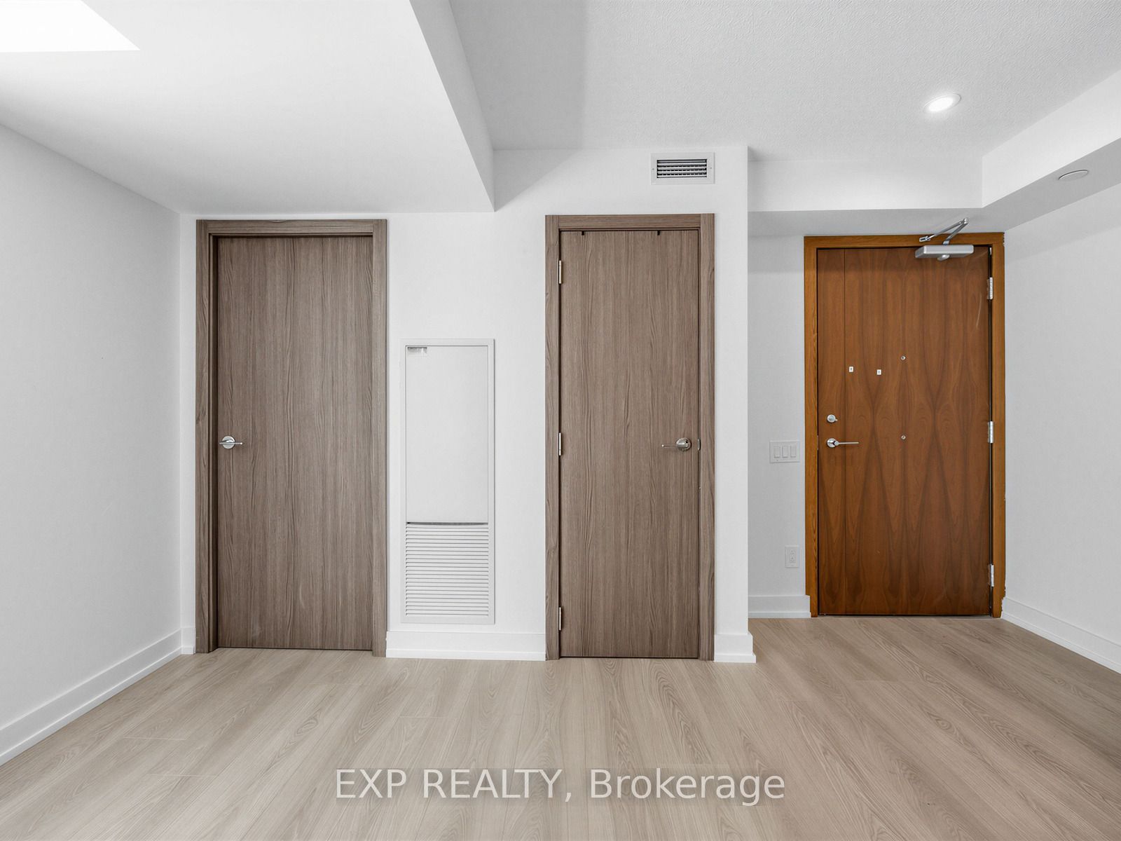19 Bathurst Street 611