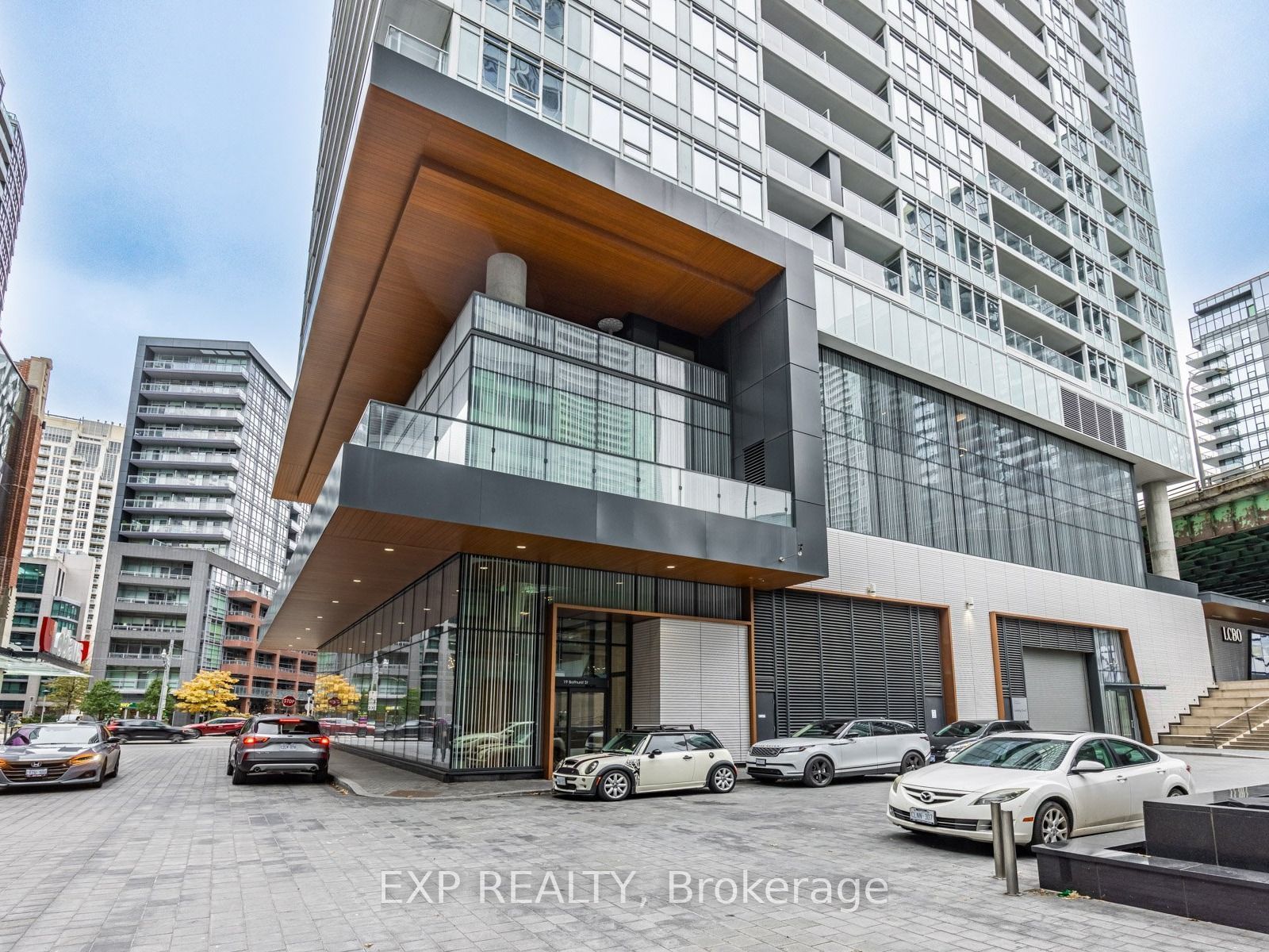 19 Bathurst Street 611