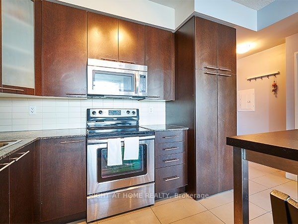 500 Sherbourne Street 2701
