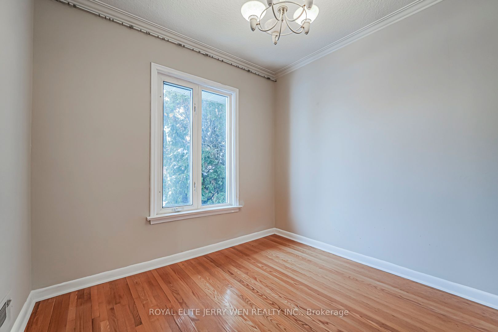 12 North Heights Road Upper