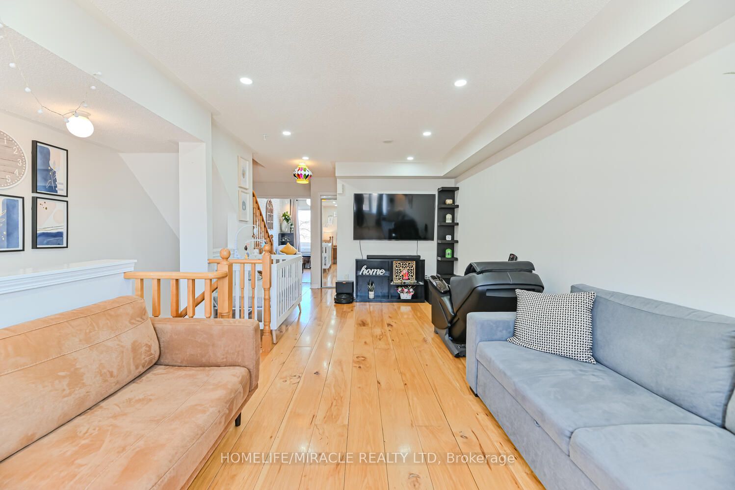 1128 Dundas Street W 98