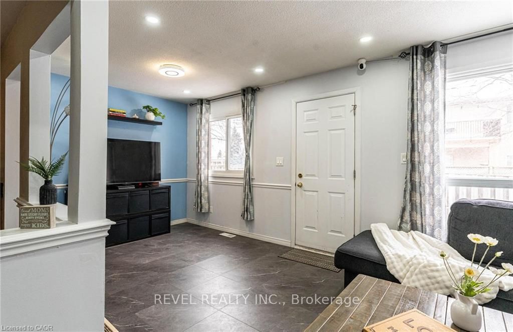 Photo of 899 Stone Church Road E #4, Hamilton, ON L8W 1B2 (MLS # X12785742)