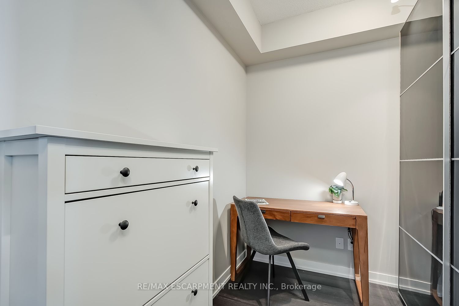 5240 DUNDAS Street 604