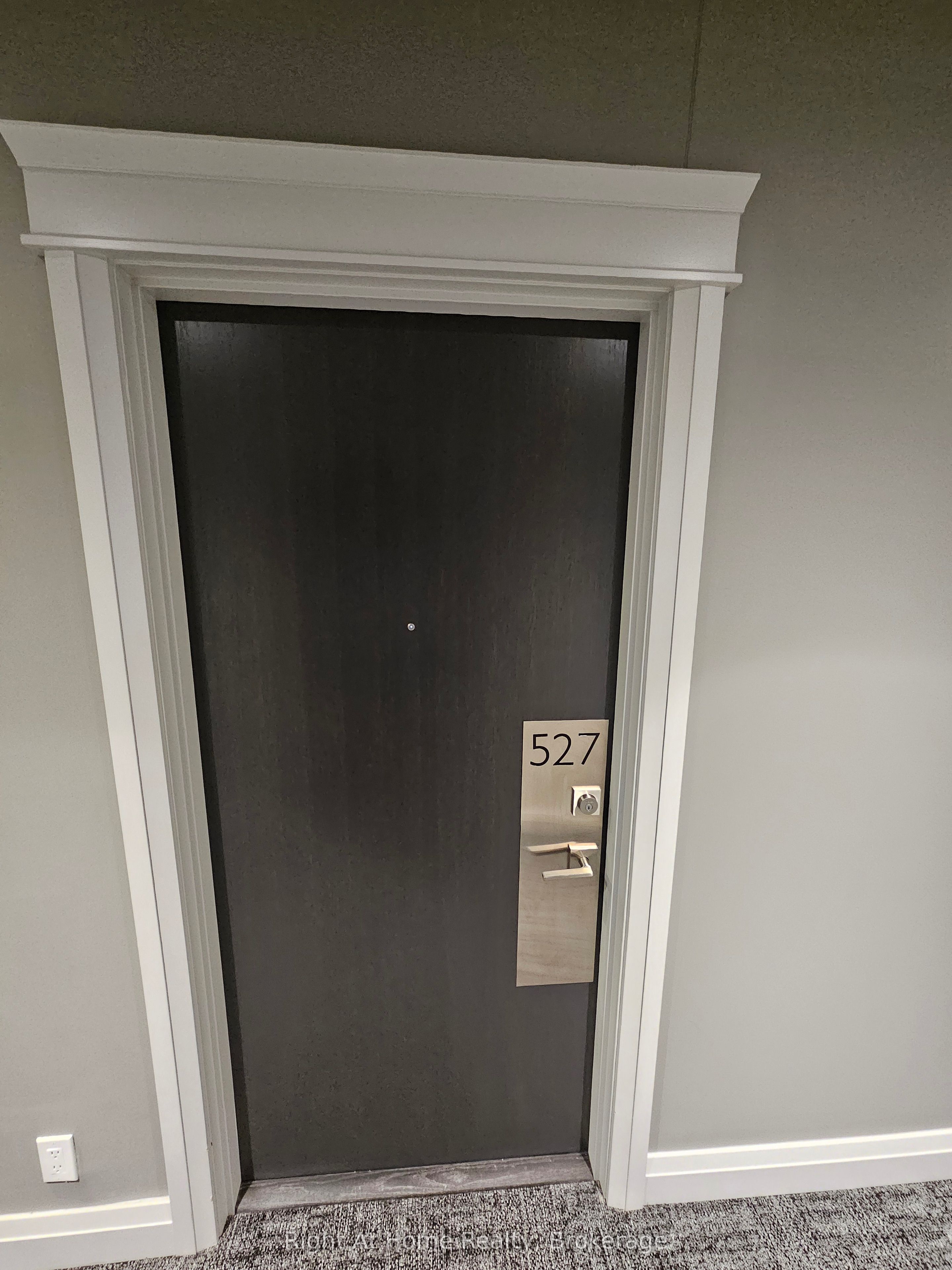 102 GROVEWOOD Common 527