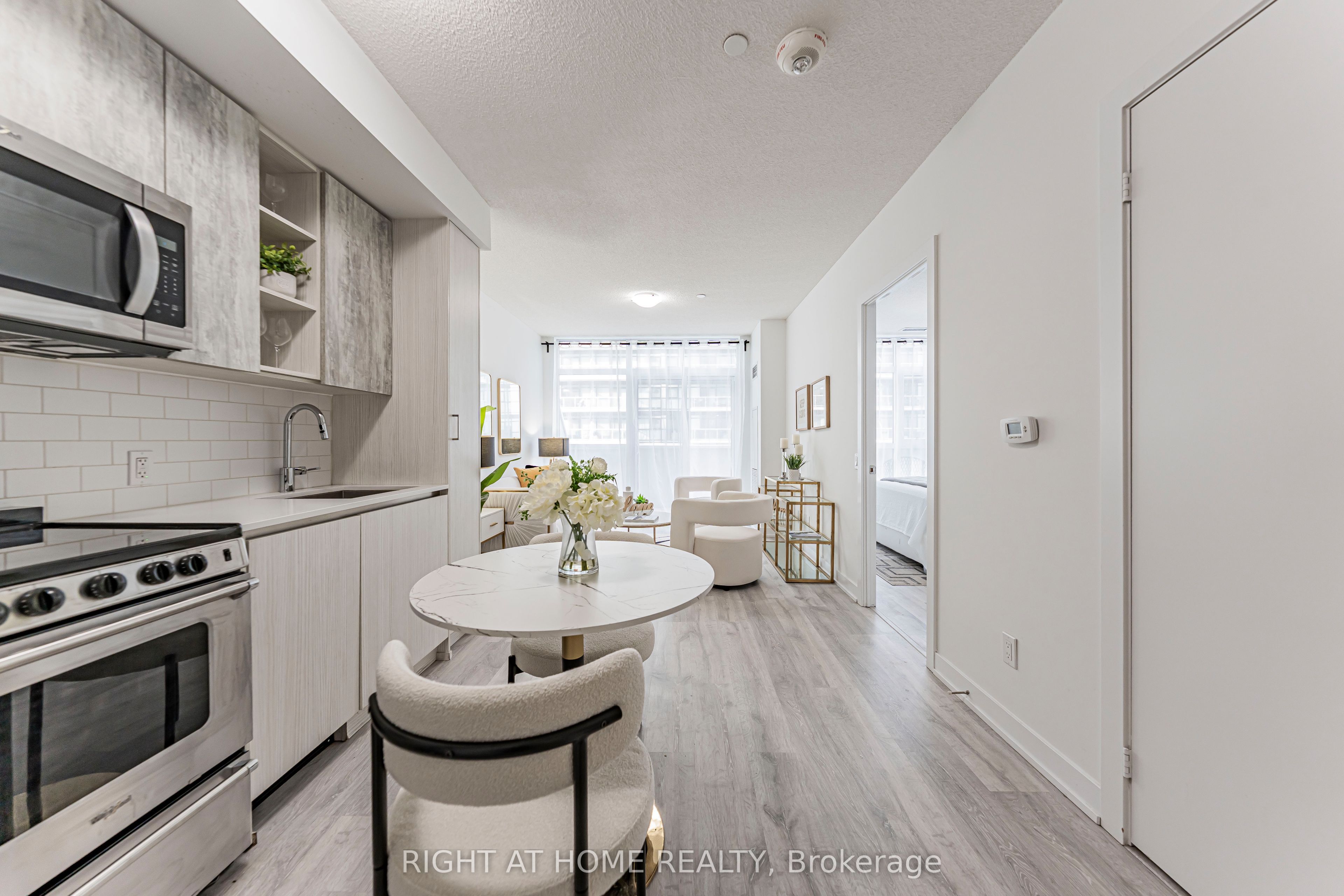 251 Manitoba Street 402