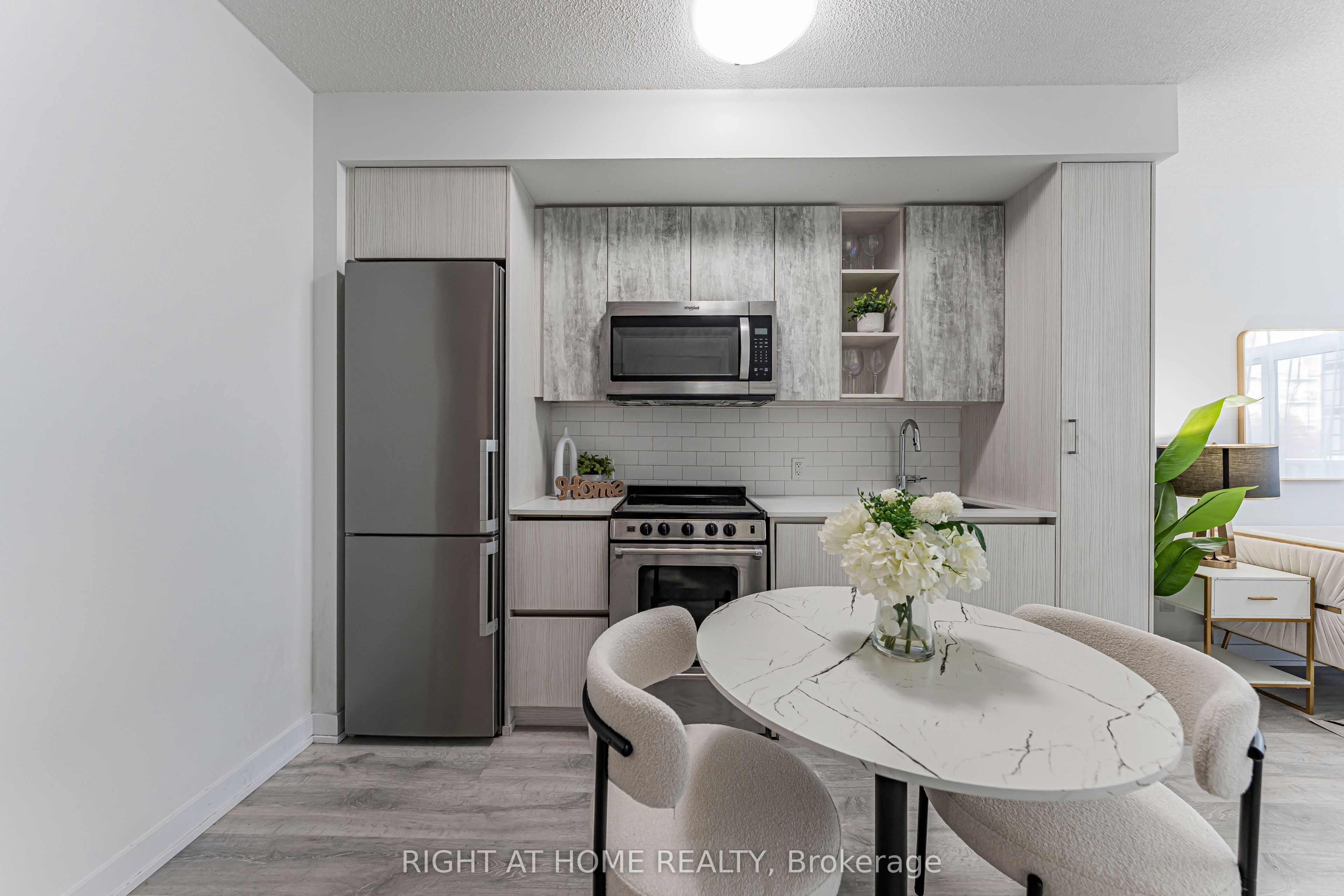 251 Manitoba Street 402