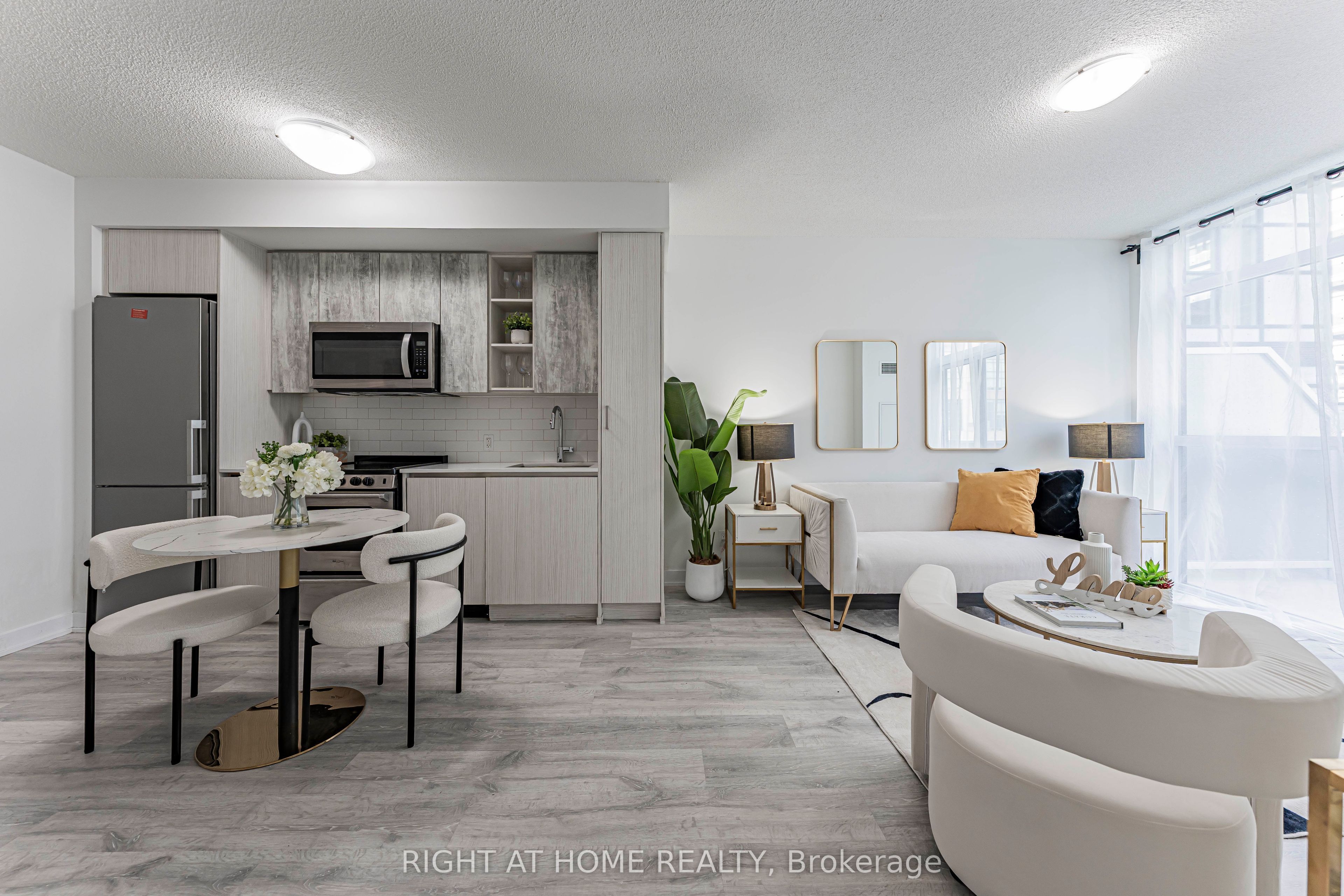 251 Manitoba Street 402