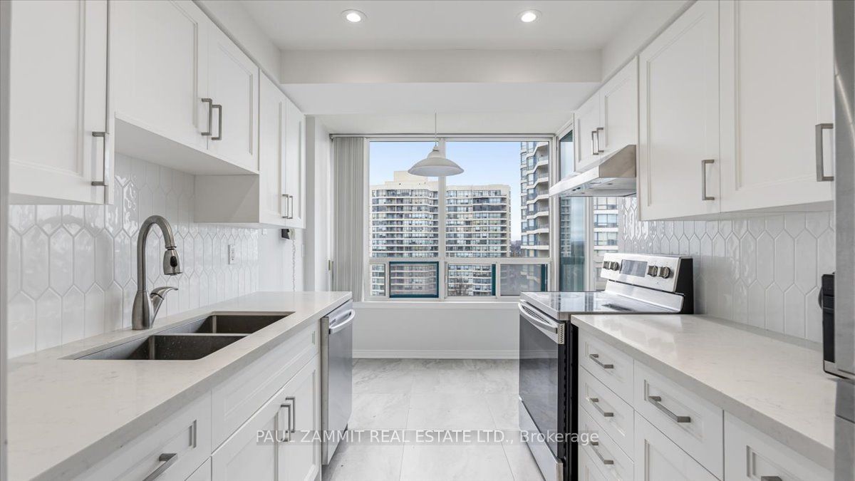 7250 Yonge Street 911