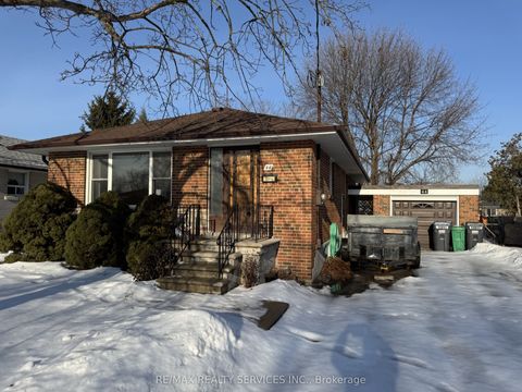 44 Carlyle Crescent Brampton ON L6W 2Z1