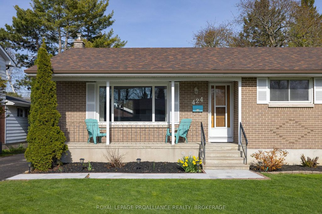 Photo of 424 Parkview Drive, Kingston, ON K7M 4B3 (MLS # X13086830)