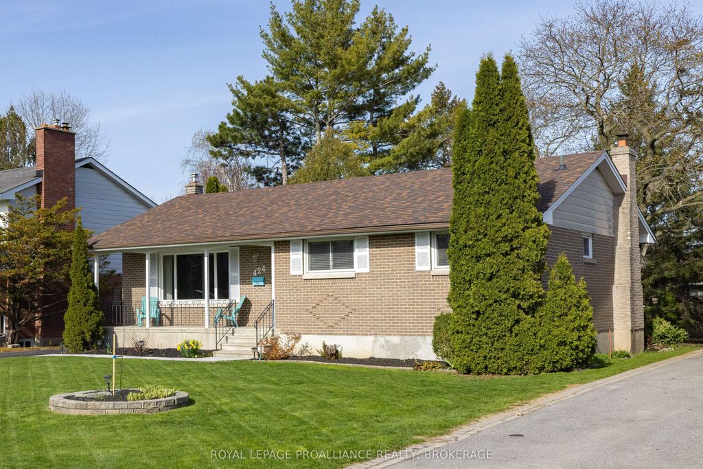 Photo of 424 Parkview Drive, Kingston, ON K7M 4B3 (MLS # X13086830)