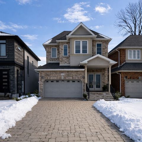 722 Gardner Avenue Mississauga ON L5E 1A9