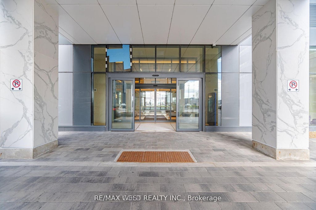 Photo of 8960 JANE Street #2302, Vaughan, ON L4K 0N9 (MLS # N14079956)
