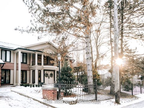 7 Shady Oaks Crescent Toronto ON M3C 2L4