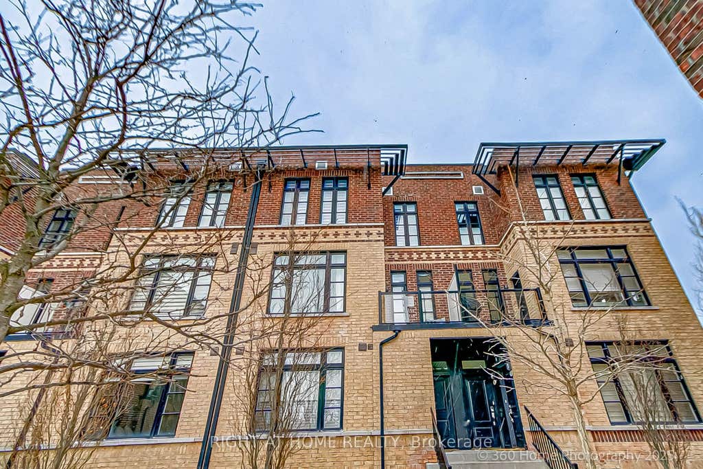 Photo of 8169 Kipling Avenue #31, Vaughan, ON L4L 0G4 (MLS # N13430242)