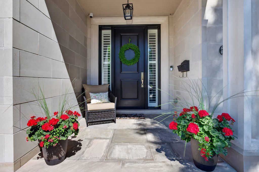 6 Iroquois Avenue