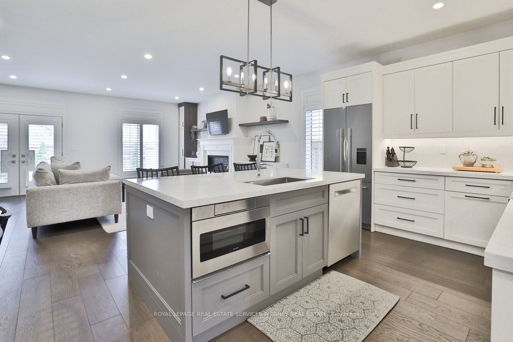 6 Iroquois Avenue