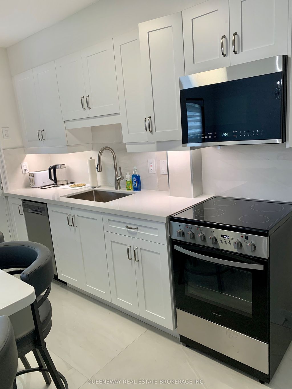 Photo of 420 Jane Street, Toronto, ON M6S 3Z8 (MLS # W12674178)