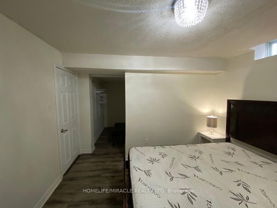 5237 Floral Hill Crescent