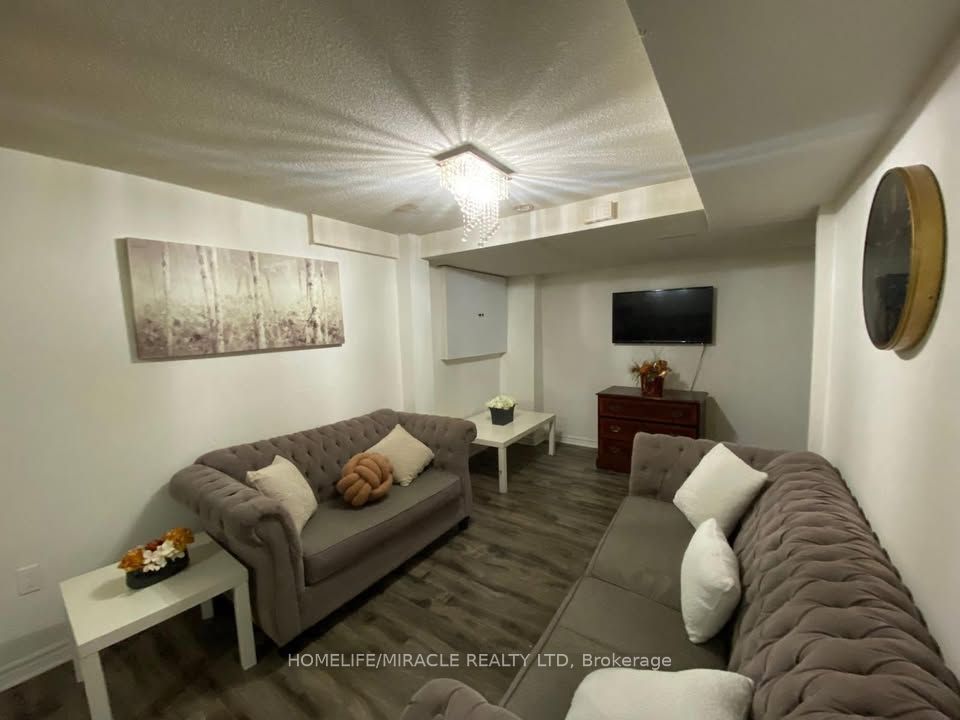 5237 Floral Hill Crescent