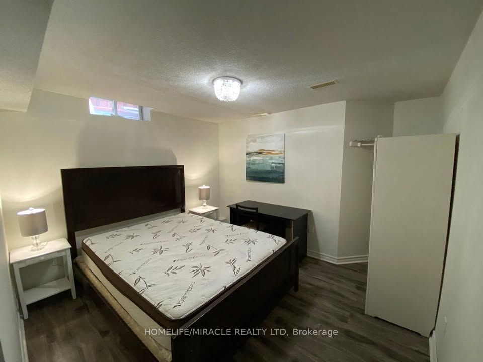 5237 Floral Hill Crescent