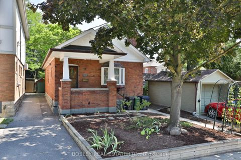 Photo of 15 Whitewood Road, Toronto, ON M4S 2X8 (MLS # C12421399) Photo of 15 Whitewood Road, Toronto, ON M4S 2X8 (MLS # C12421399)