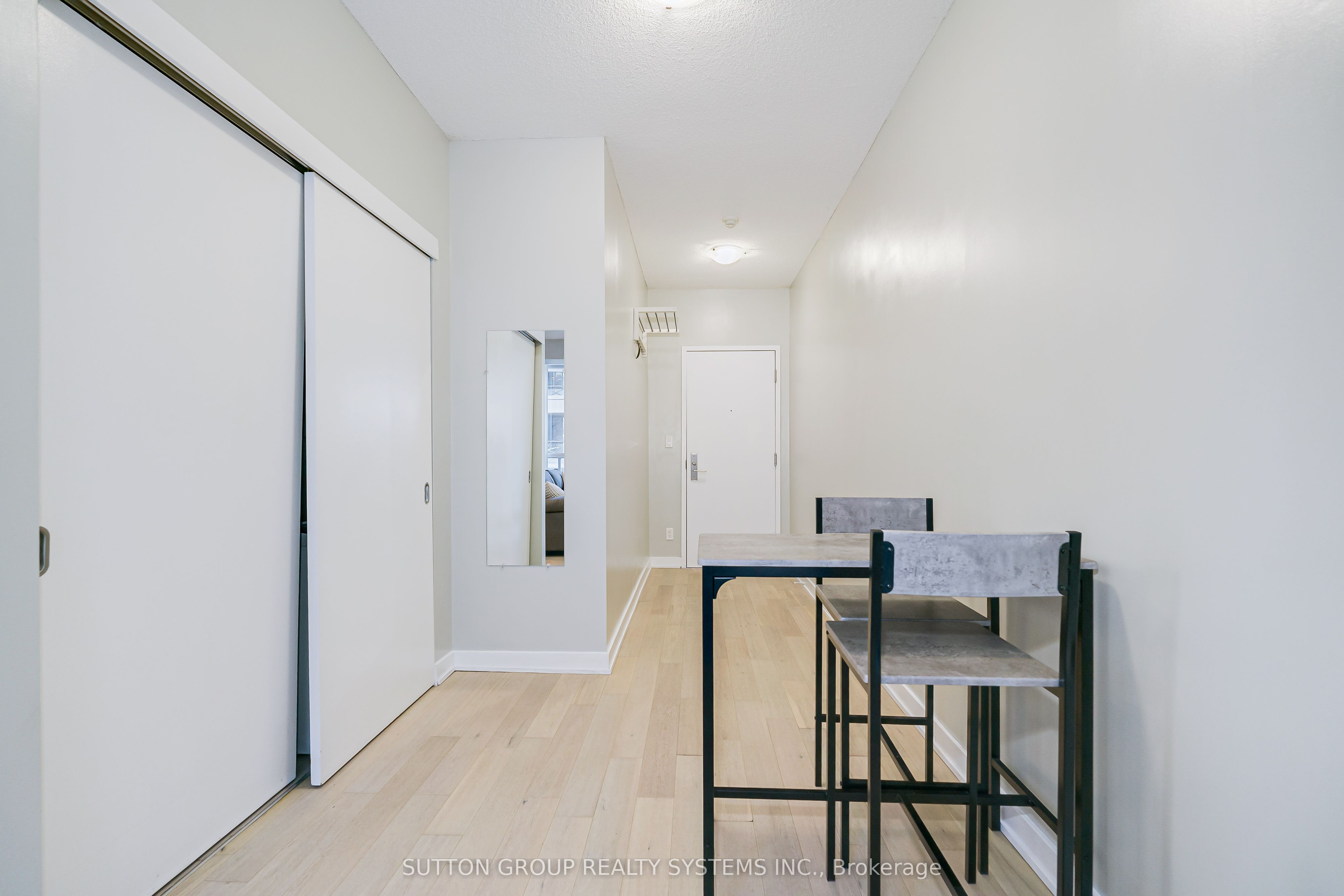 126 Simcoe Street 1307