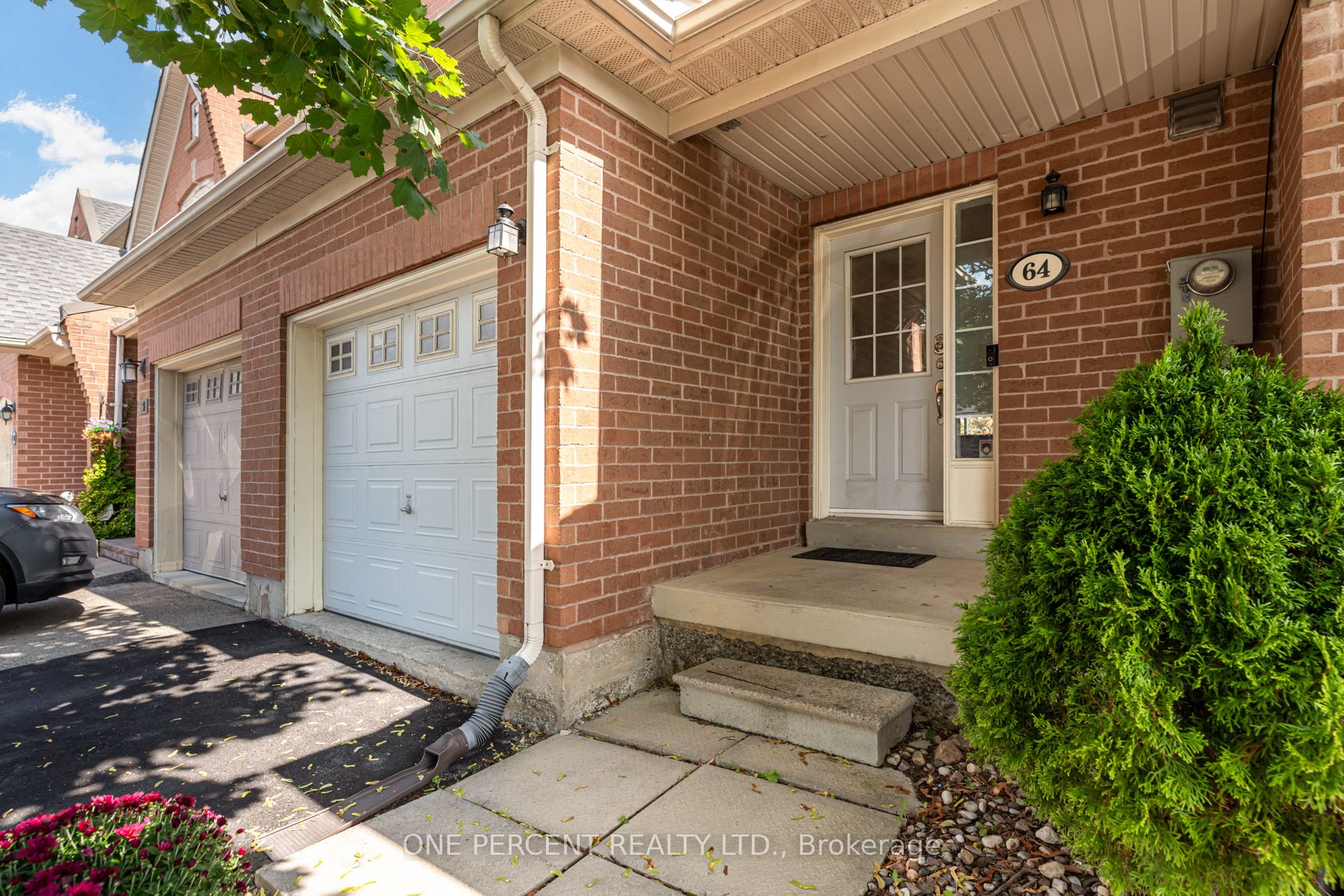 64 Lander Crescent