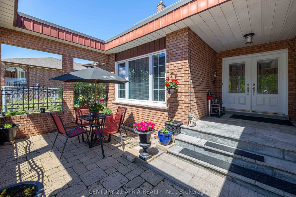 Photo of 33 Morbank Drive, Toronto, ON M1V 2M1 (MLS # E13432868)