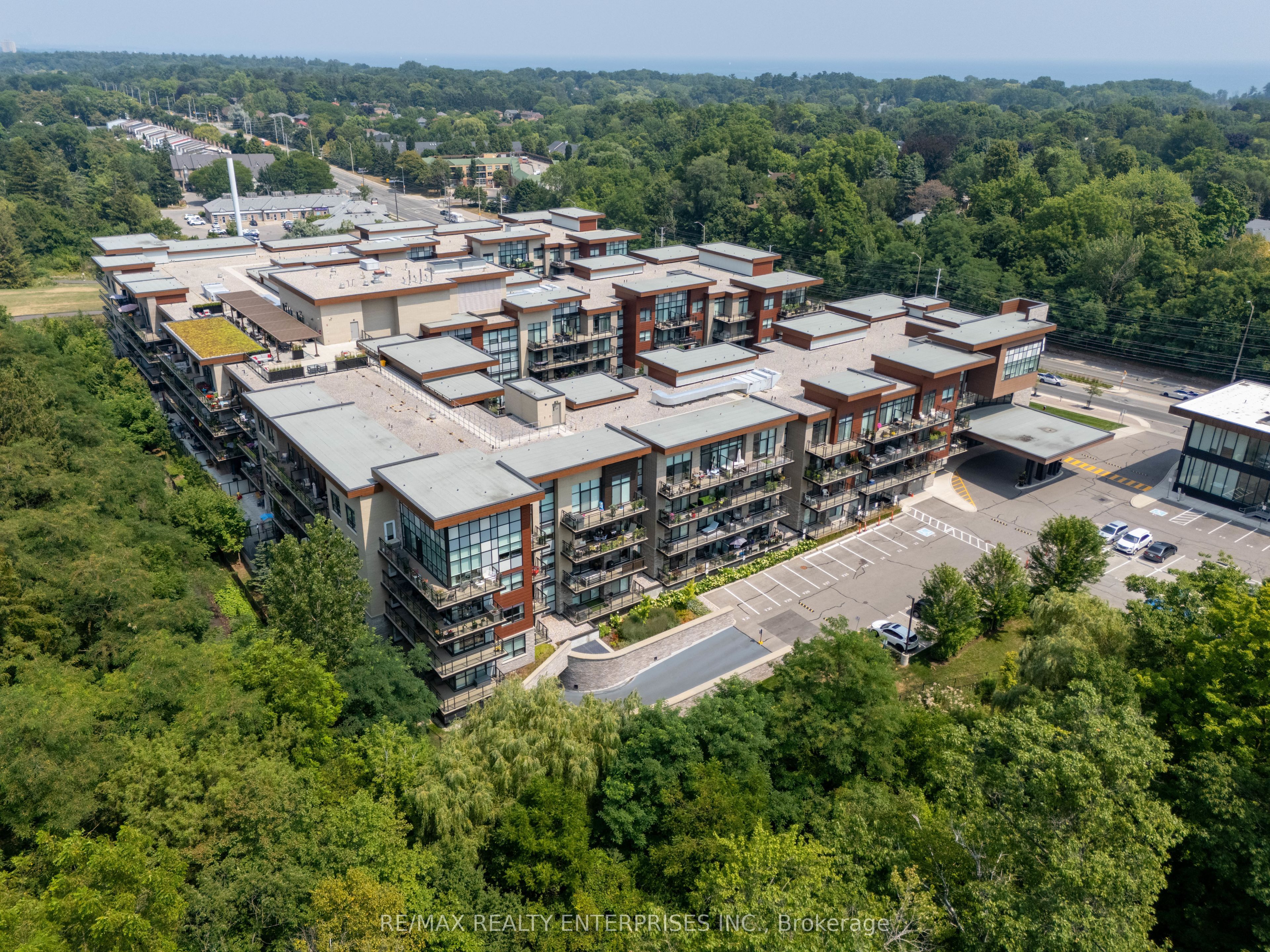 1575 Lakeshore Road W GR17