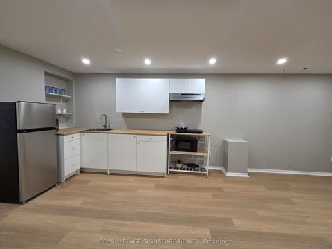 971 Ledbury Crescent BSMT Mississauga ON L5V 2R3