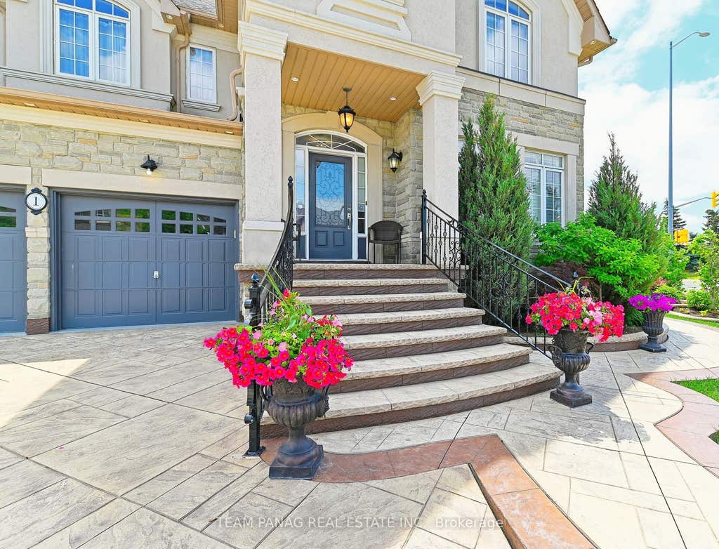 Photo of 1 Islington Drive, Brampton, ON L6P 3A6 (MLS # W13428734)
