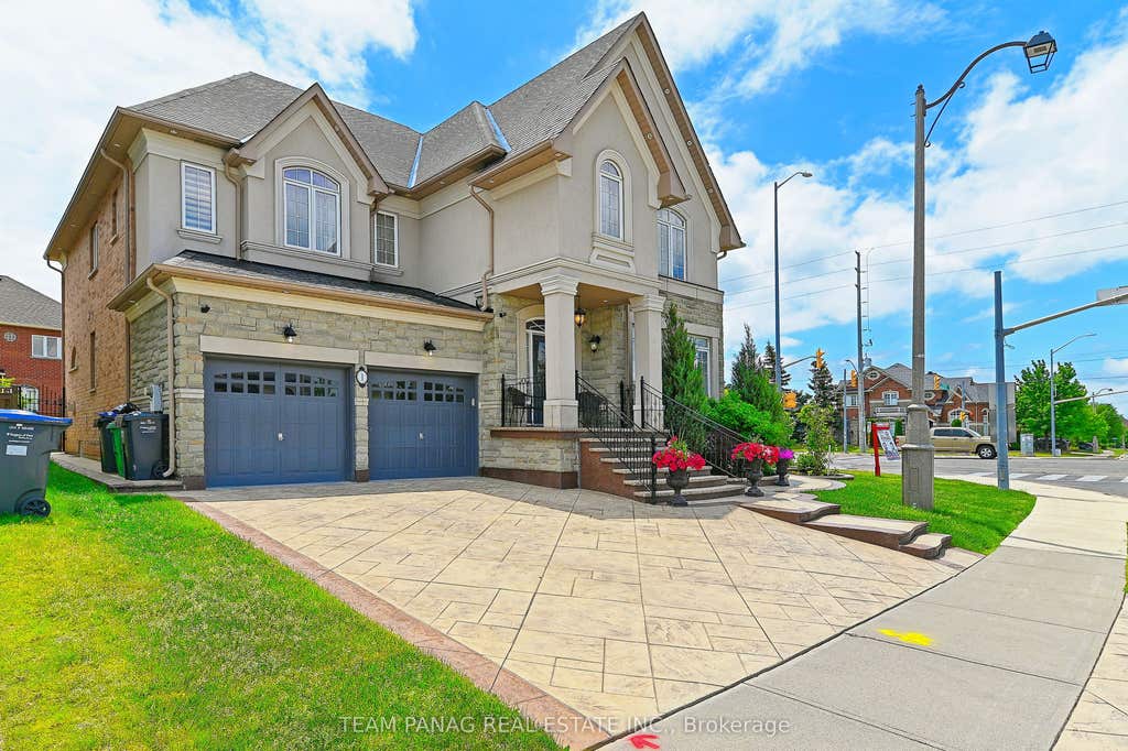 Photo of 1 Islington Drive, Brampton, ON L6P 3A6 (MLS # W13428734)