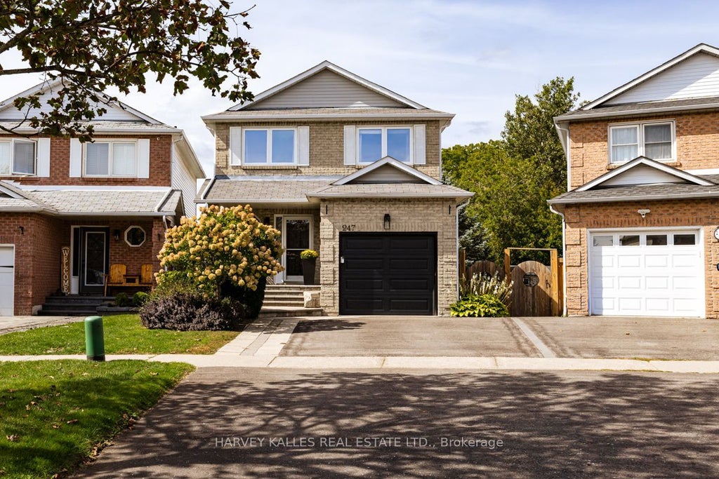 Photo of 247 Overbank Drive, Oshawa, ON L1J 7X1 (MLS # E13823794)