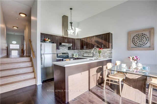 840 Dundas Street 18