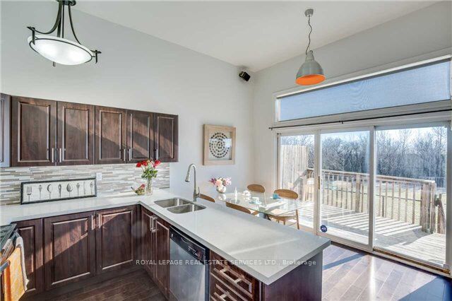 840 Dundas Street 18