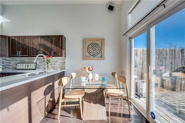 840 Dundas Street 18