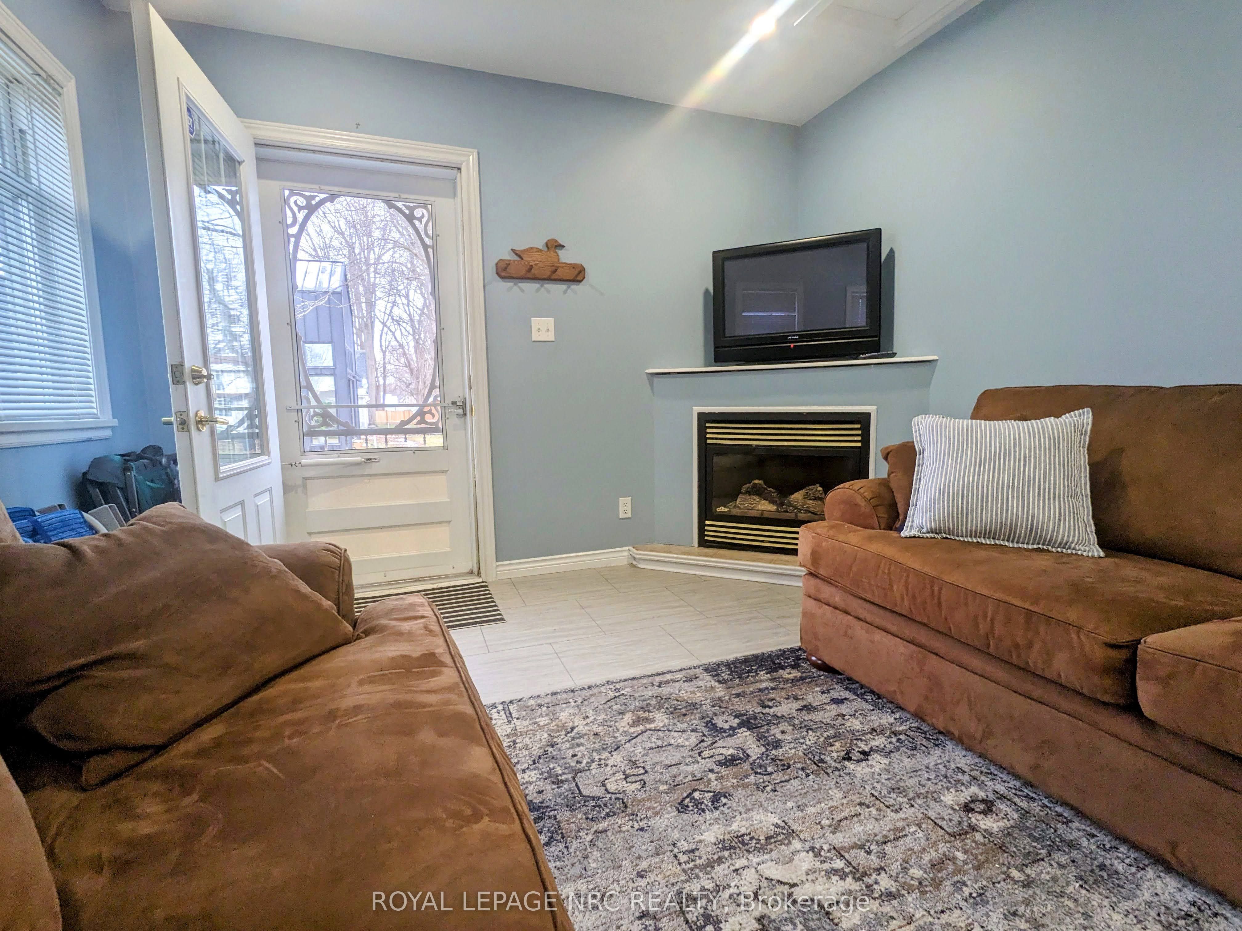 372 BEECHWOOD Avenue B