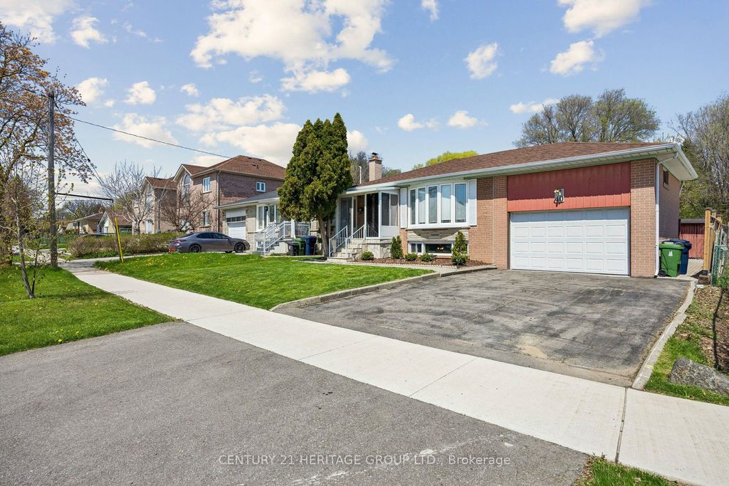 Photo of 40 Amaron Avenue, Toronto, ON M9V 1Z1 (MLS # W13094170)