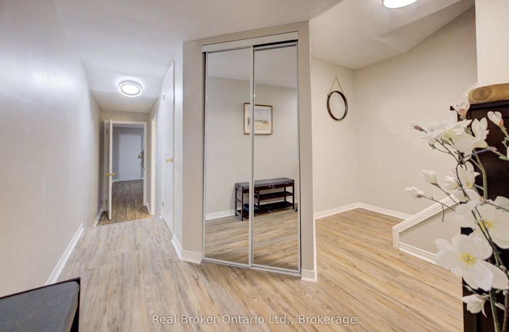 Photo of 895 Maple Avenue #617, Burlington, ON L7S 2H7 (MLS # W13086852)