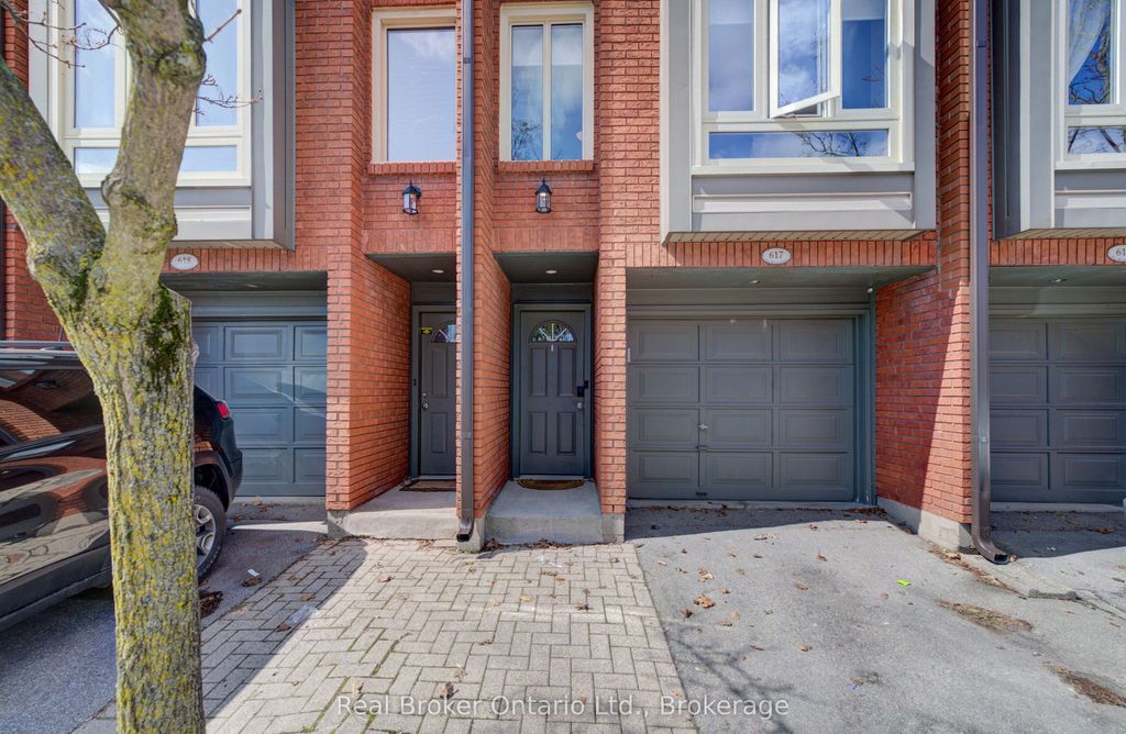 Photo of 895 Maple Avenue #617, Burlington, ON L7S 2H7 (MLS # W13086852)